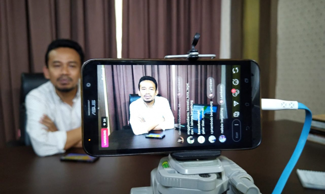 Anggota Bawaslu Jawa Tengah Rofiuddin saat arahan dalam peningkatan kapasitas menulis berita dan opini secara daring, Senin 23 Maret 2020/Foto: Humas Bawaslu Jawa Tengah