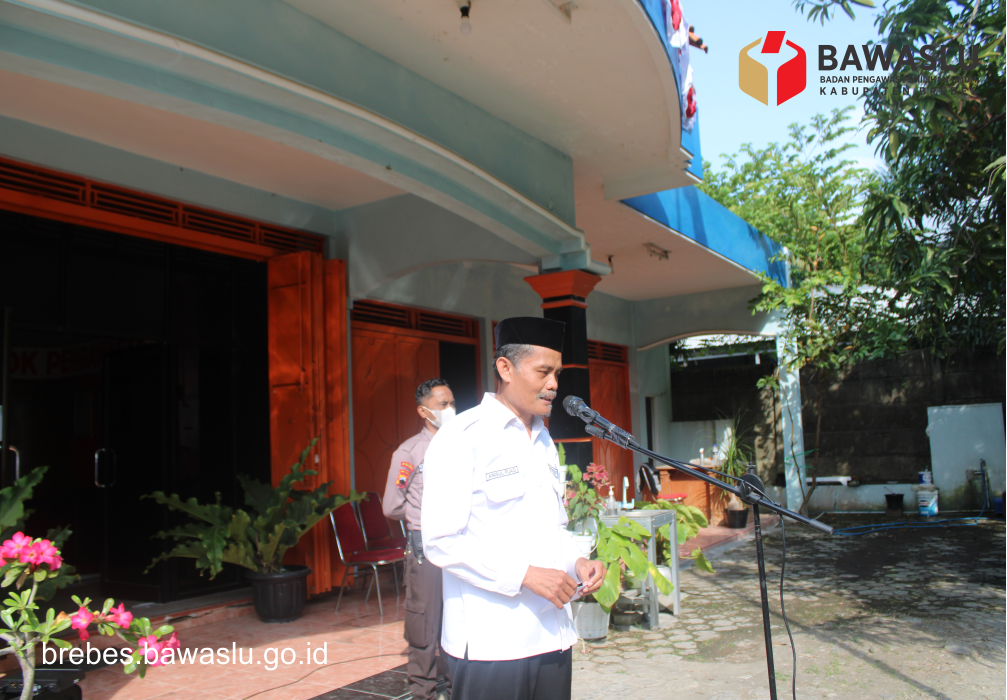 Foto : Anggota Bawaslu Kabupaten Brebes saat menjadi Inspektur Upacara HUT RI Ke-77