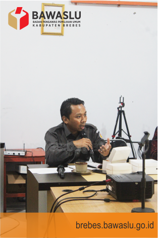 Doc Foto: Rudi Raharjo, S.A.P (maksud dan tujuan kegiatan dimana merupakan salah satu bentuk koordinasi dan upaya  pencegahan di tahapan pemutakhiran data pemilih.)